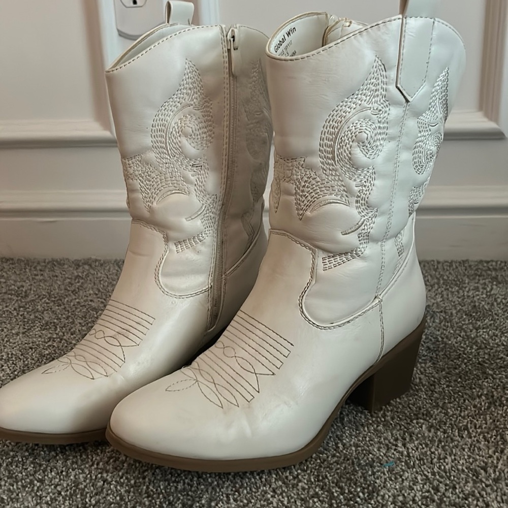 Princess Polly White cowboy boots. Worn twice. Size 7